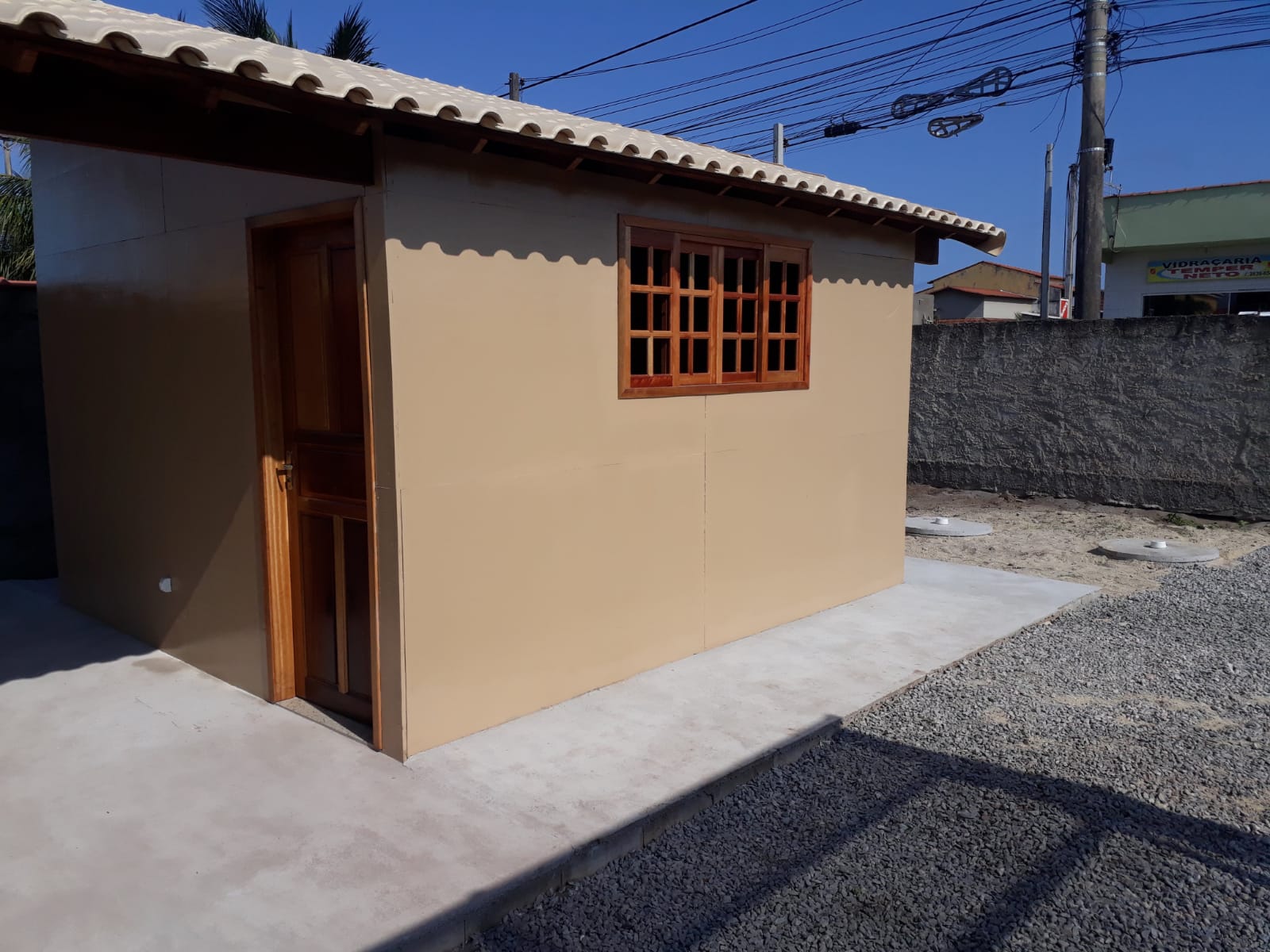 Edícula construída e finalizada com pintura